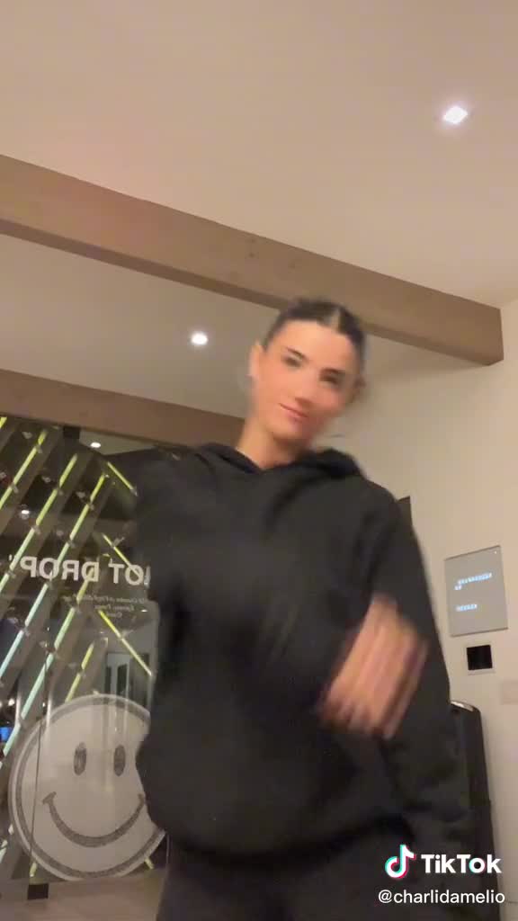 Hot Teen Charli Damelio dancing with Boyfriends NEW VIDEO